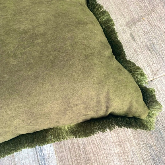 🔥🔥RVCA - LARGE MEL G THROW PILLOW CUSHION🔥🔥 - Picture 4 of 4